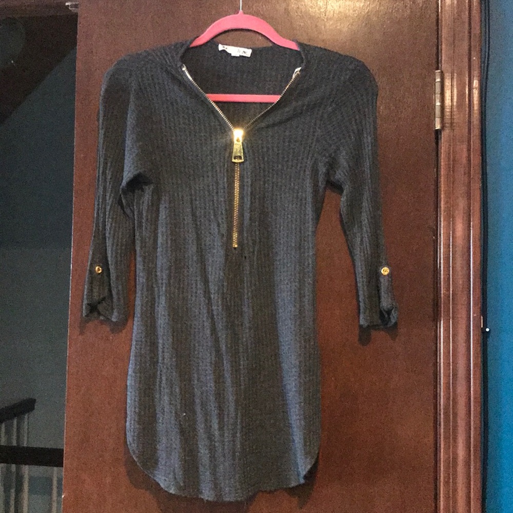 3/4 length sleeve zip up shirt